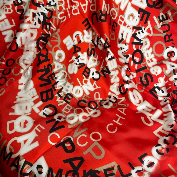 CHANEL ICONIC 100% SILK SCARF 
In box with COA - Picture 4 of 4